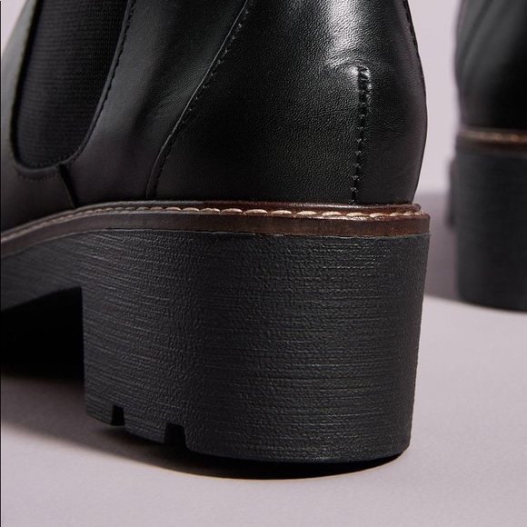 Anthro • Dale Chelsea Boots - Black - Picture 4 of 9